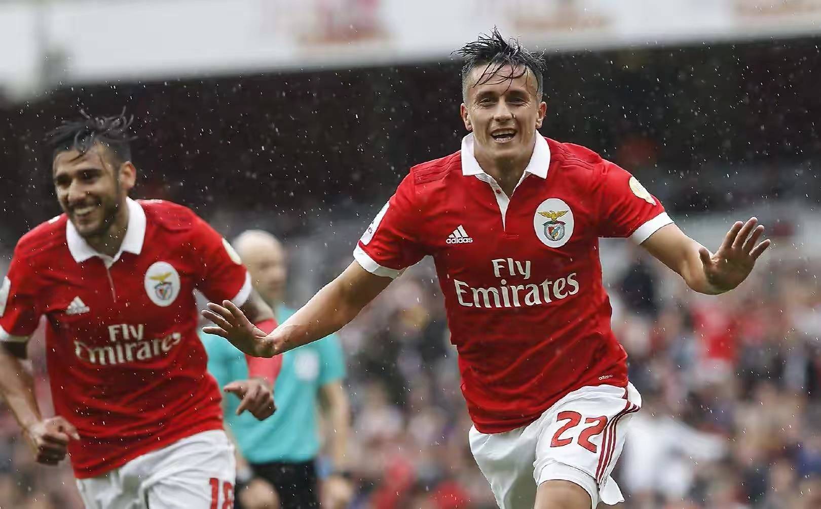 包含热刺力克本菲卡，迪玛利亚乌龙送礼英超的词条