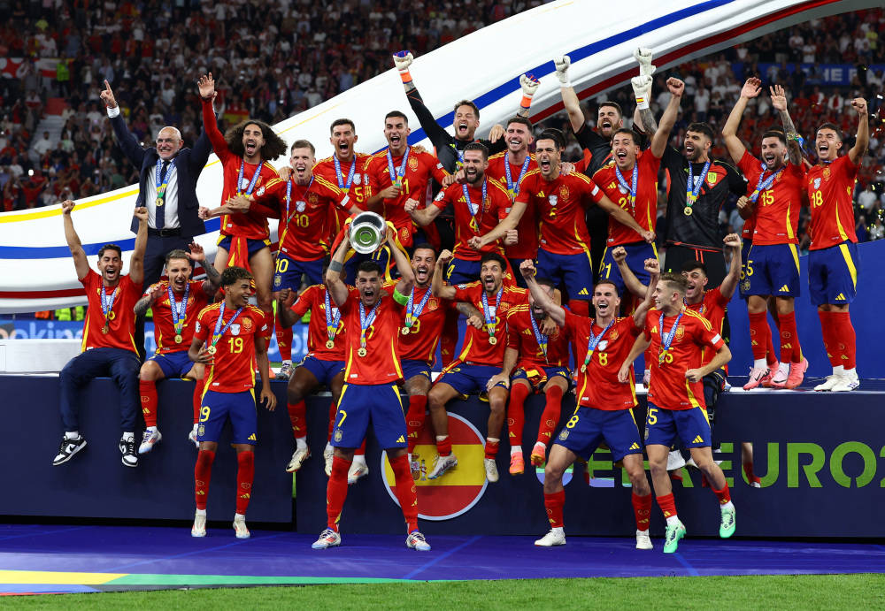 欧洲杯预选赛场面混乱,各队争相夺冠 欧洲杯预选赛场面混乱,各队争相夺冠