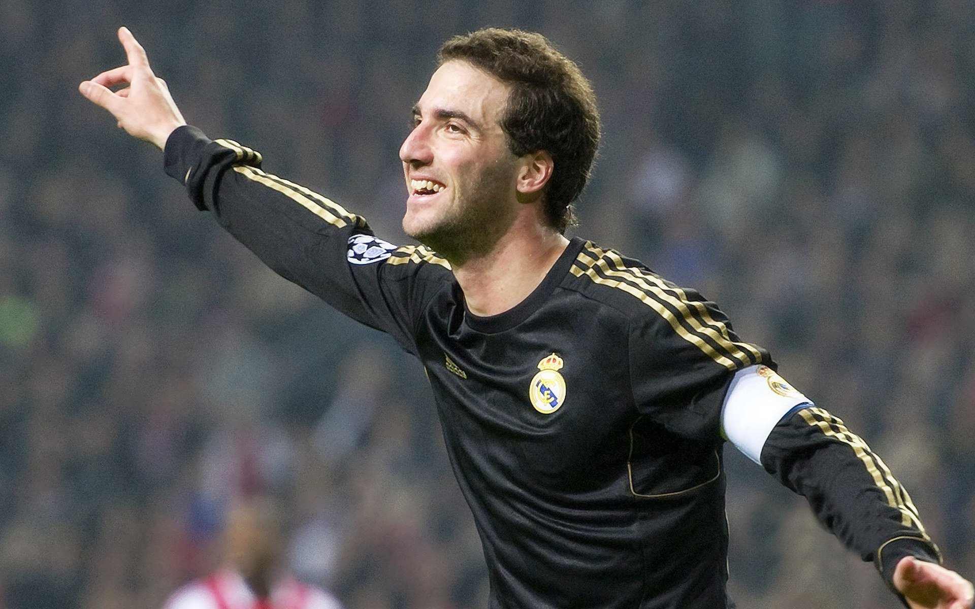 关键先生阿克，里昂险胜贝蒂斯，一射一传背后的弱侧博弈